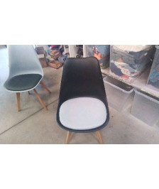 CHAISE COQUE COULEUR/ EN L’ÉTAT 