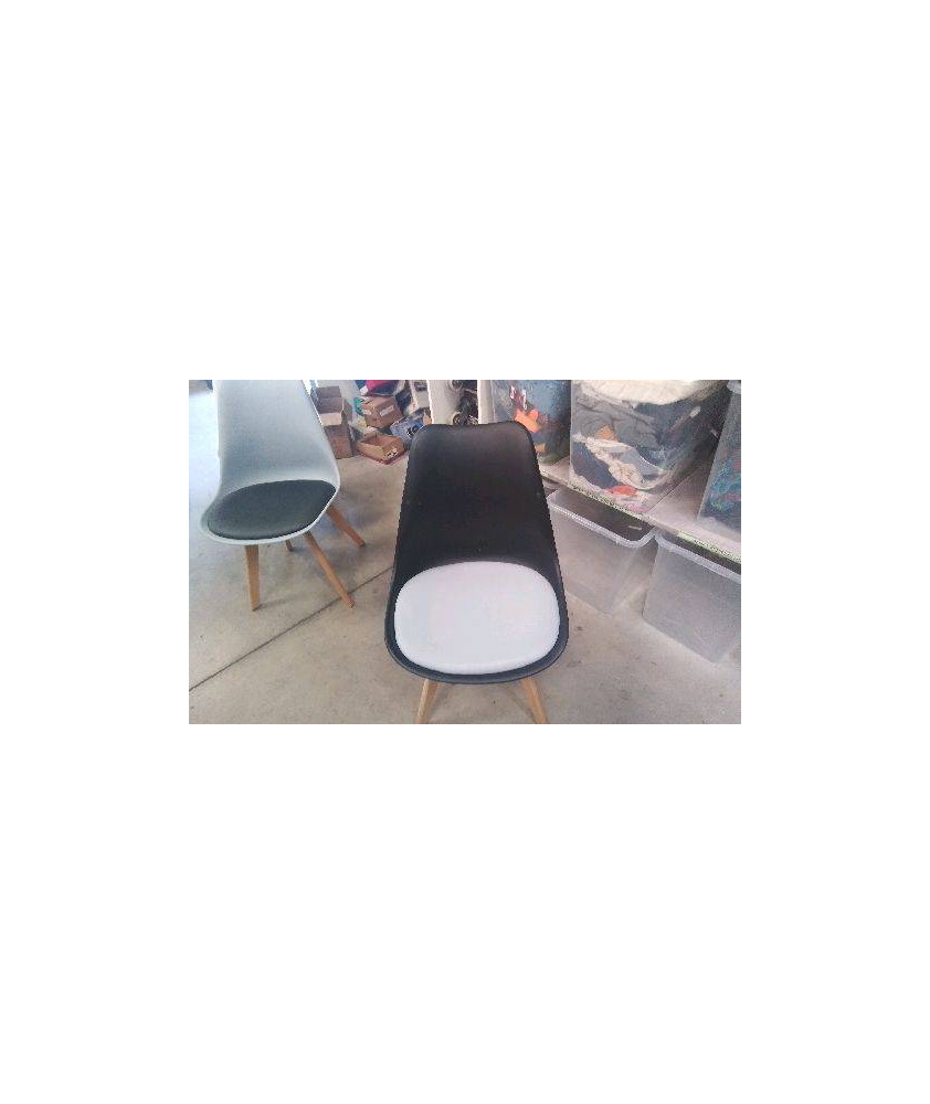 CHAISE COQUE COULEUR/ EN L’ÉTAT 