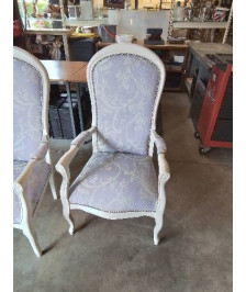 VOLTAIRE BOIS PEINT BLANC ASSISE CAPITONNÉ MAUVE ET BLANC