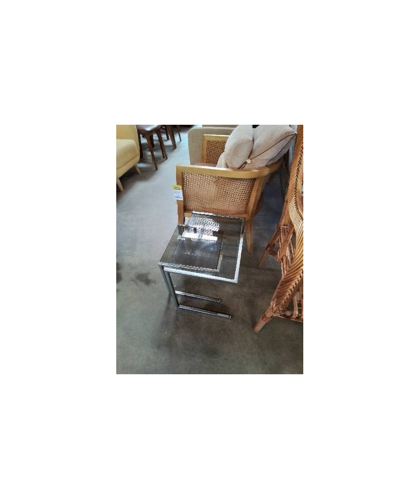 2 TABLES BASSES GIGOGNES PIÈTEMENT MÉTAL CHROMÉ PLATEAU VERRE TEINTÉ ANNÉES 70 EN L\'ÉTAT 