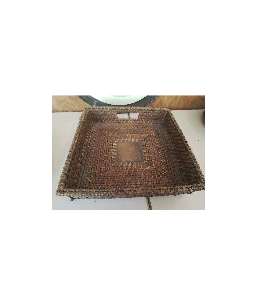 PLATEAU EN RAFFIA 