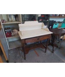 TABLE DE TOILETTE
