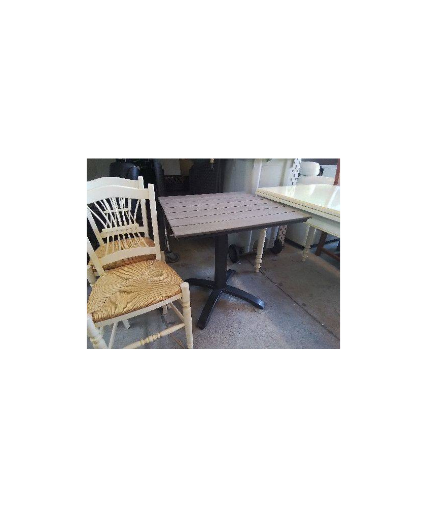 PETITE TABLE D’EXTERIEUR ALUMINIUM ET COMPOSITE