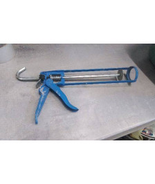 PISTOLET A MASTIC