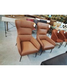 FAUTEUIL CUIR CAMEL PIÈTEMENT MÉTAL NOIR