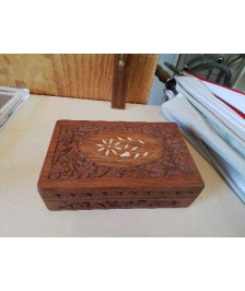 BOITE À BIJOUX EN BOIS 