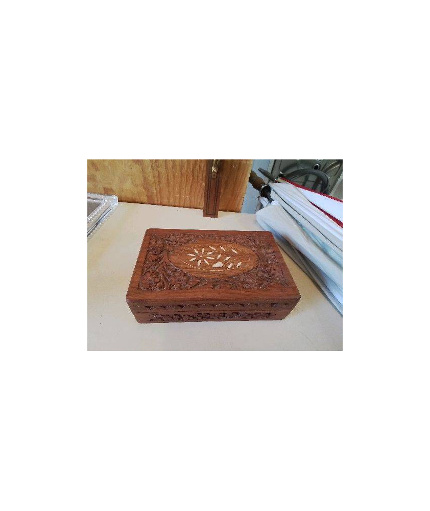 BOITE À BIJOUX EN BOIS 