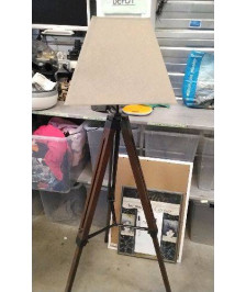 LAMPADAIRE TREPIED 