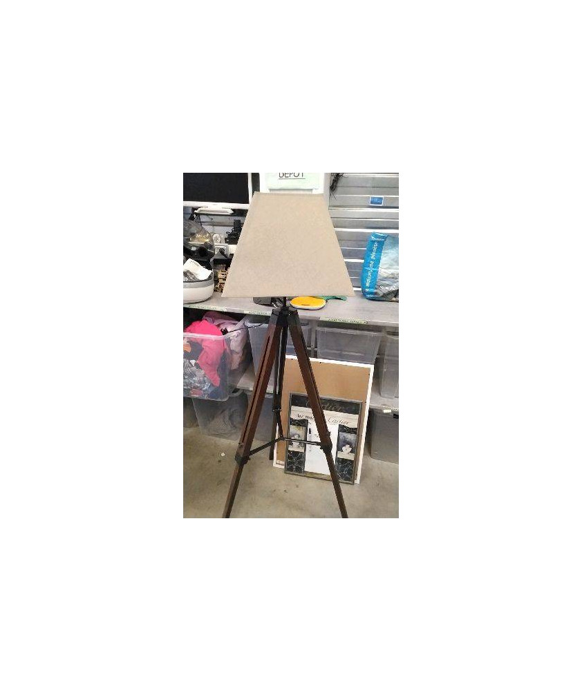 LAMPADAIRE TREPIED 