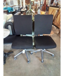 CHAISE DE BUREAU A ROULETTES PIÈTEMENT MÉTAL CHROMÉ ASSISE ET DOSSIER TISSU NOIR