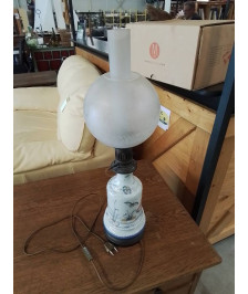 LAMPE  CÉRAMIQUE AUX PAPILLONS ET FLEURS A  BOULE VERRE