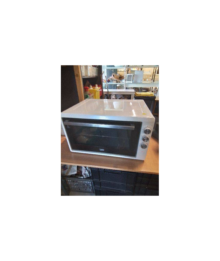 FOUR BEKO BC50W