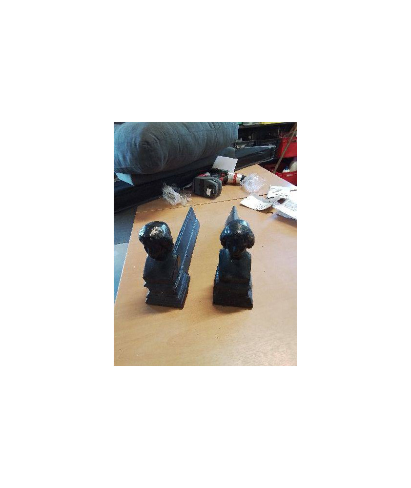 PAIRE DE CHENETS ANTHOPROMORPHE FONTE