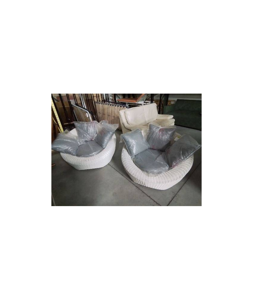 PAIRE DE FAUTEUILS DE JARDIN EN RESINE TRESSEE 