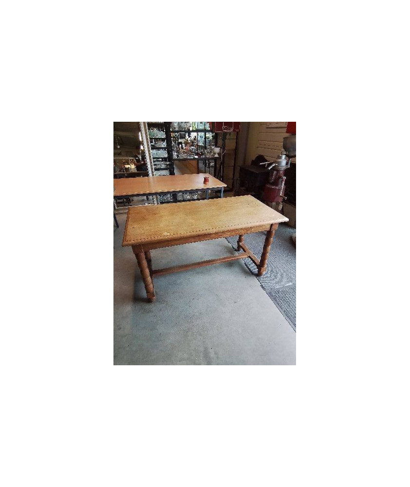 TABLE RECTANGULAIRE A ENTRETOISE PIEDS CHAPELET 130X64X72CM