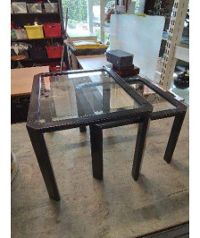 2 TABLES BASSES GIGOGNES PIÈTEMENT RÉSINE NOIR PLATEAUX VERRE