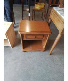 CHEVET 1 TIROIR 1 NICHE STYLE REGENCE PIEDS BOULE