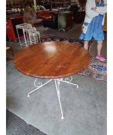TABLE PIÈTEMENT MÉTAL BLANC PLIANT PLATEAU BOIS CLAIR EN L\'ÉTAT 