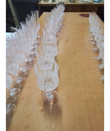 43 VERRES A PIED CRISTAL TAILLE