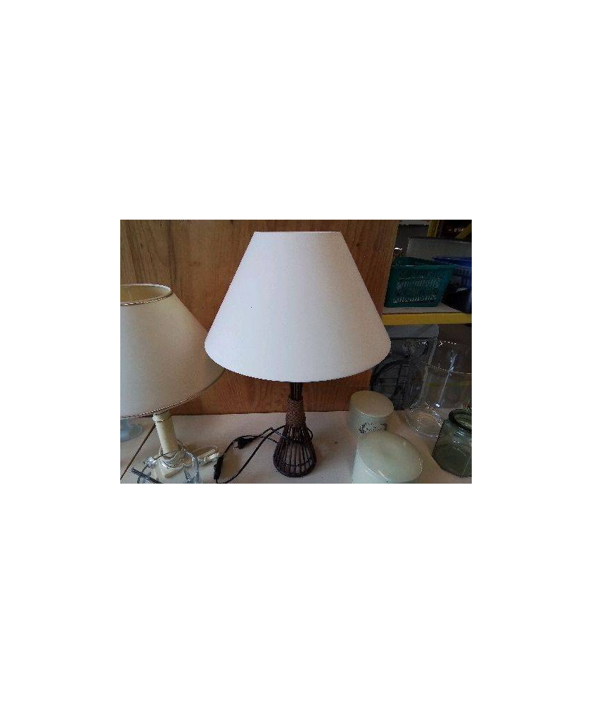 LAMPE PIED EN ROTIN 
