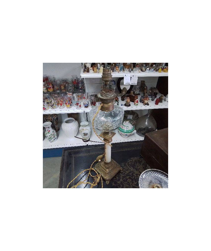 LAMPE A PETROLE ELECTRIFIEE