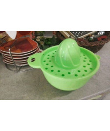 PRESSE AGRUMES PLASTIQUE VERT