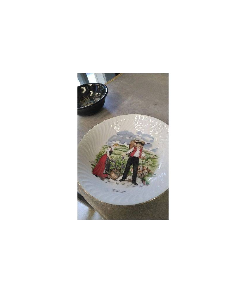 ASSIETTE CREUSE 