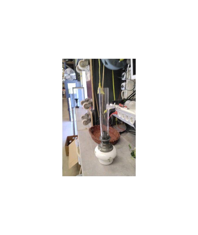 LAMPE A PETROLE 