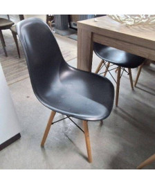 LOT 6 CHAISES NOIRES PLASTIQUES PIEDS BOIS