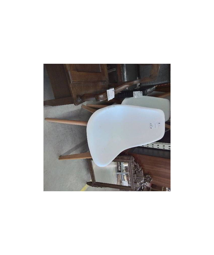 LOT 4 CHAISES BLANCHES SCANDINAVES PIEDS BOIS