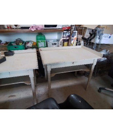 PETITE TABLE DE TRI