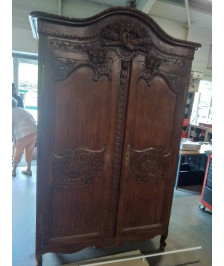 ARMOIRE DE MARIAGE PITCHPIN SCULPTÉ AUX COLOMBES