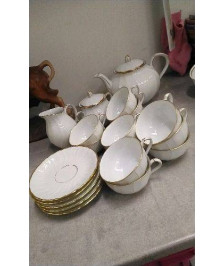 SERVICE A THE LIMOGES ( MANQUE DES SOUS TASSES)