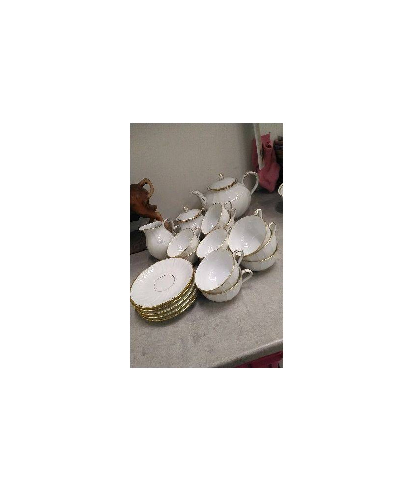 SERVICE A THE LIMOGES ( MANQUE DES SOUS TASSES)