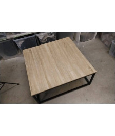 TABLE BASSE CARREE EN L’ETAT