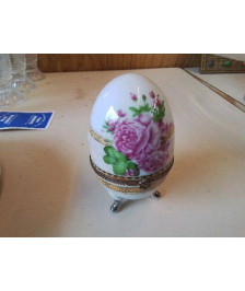 OEUFS EN PORCELAINE 