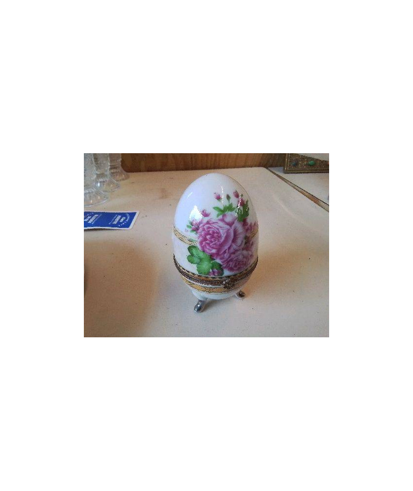 OEUFS EN PORCELAINE 