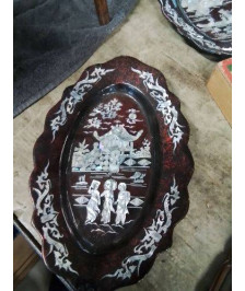 PLAT OVALE ASIATIQUE RÉSINE LAQUÉE A INCRUSTATIONS