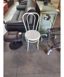 CHAISE BISTROT PIÈTEMENT METAL BLANC 