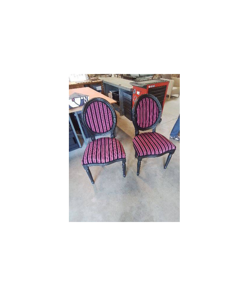 PAIRE DE CHAISES LOUIS XVI DOSSIER MÉDAILLON BOIS NOIR TISSU NOIR ET FUCHSIA