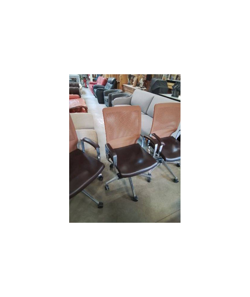 FAUTEUIL DE BUREAU A ROULETTES DONATI ADD FORM ASSISE CUIR MARRON DOSSIER TISSU AJOURE FAUTEUIL DE BUREAU A ROULETTES DONATI ADD FORM ASSISE CUIR MARRON DOSSIER TISSU AJOURE
