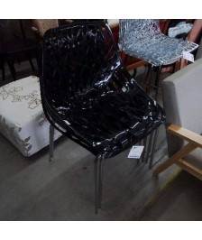 LOT 4 CHAISES NOIRES NID D\'ABEILLE PLASTIQUE PIEDS CHROMÉS