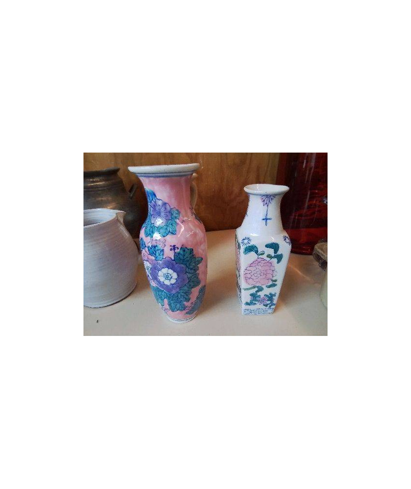 VASE EN PORCELAINE ASIATIQUE