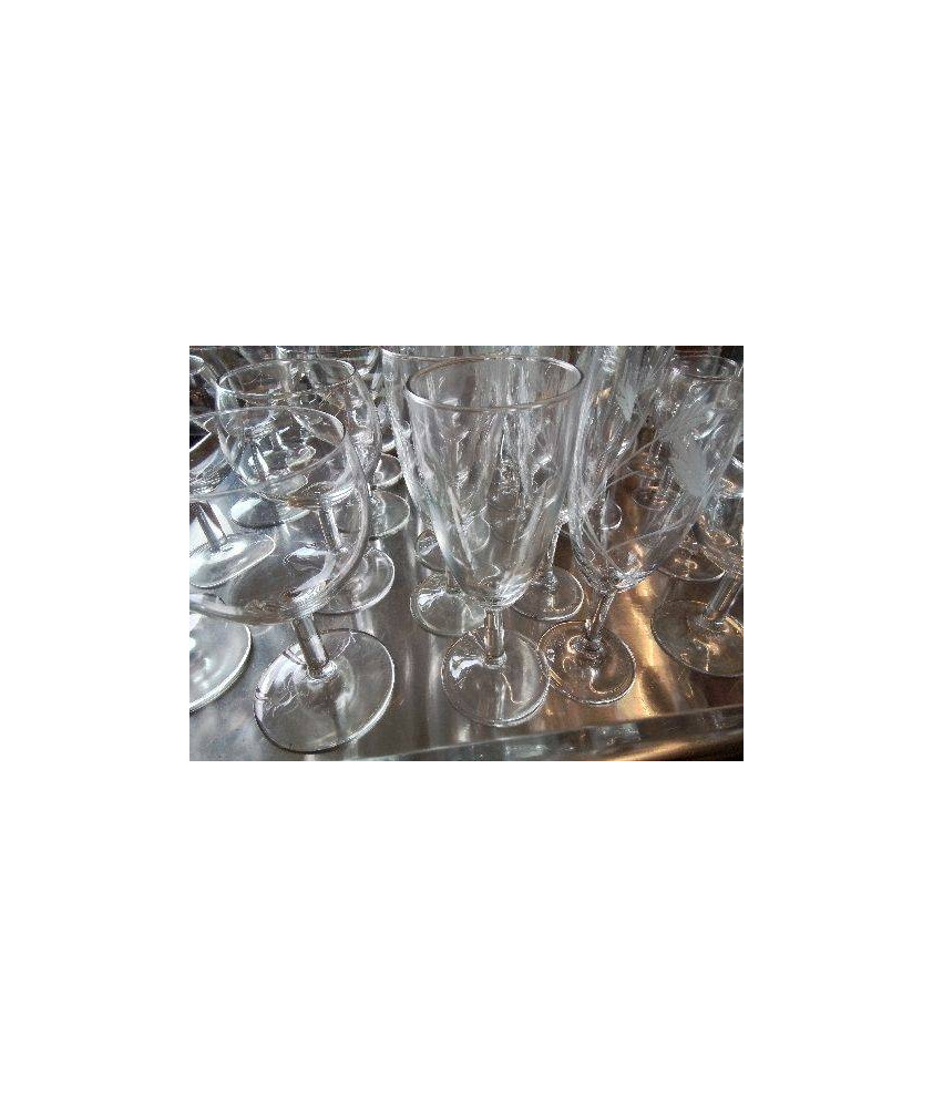 LOT DE 9 FLUTES A CHAMPAGNE 