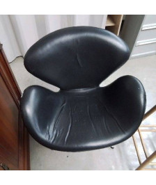 FAUTEUIL NOIR DESIGN EN L’ETAT