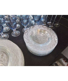 ASSIETE EN VERRE MOULÉ