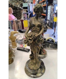 DECO STATUETTE RESINE - LA DAME AU BOUQUET 
