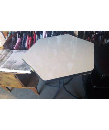 TABLE BISTROT HEXAGONALE EN L’ETAT