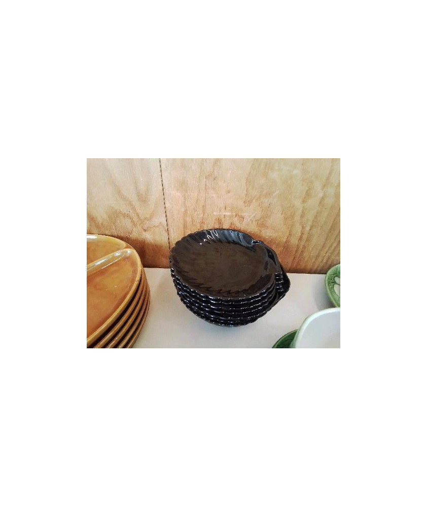 LOT DE 7 PLATS NOIR FORME COQUILLAGE 