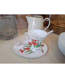 TASSE AVEC SOUCOUPE MOTIF FLEUR ROUGE 